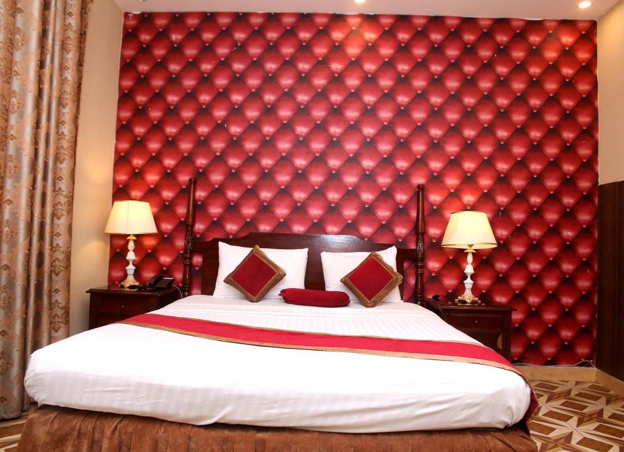 Premier Inn Mall Лахор Екстер'єр фото