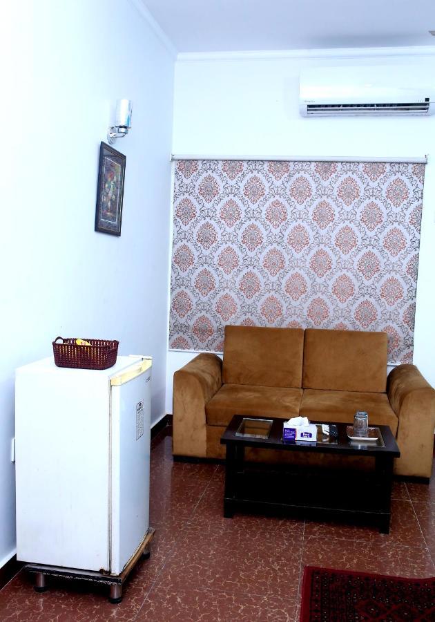 Premier Inn Mall Лахор Екстер'єр фото