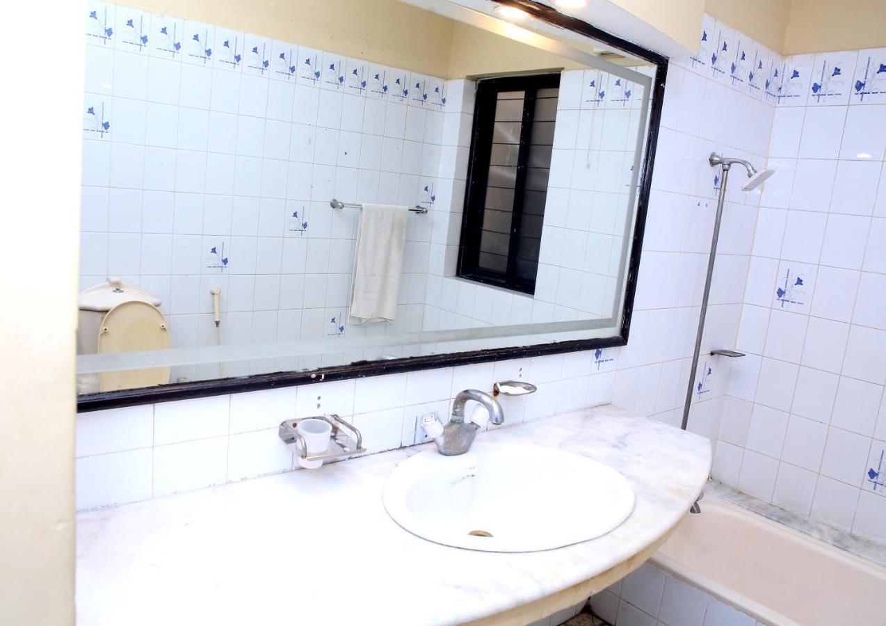 Premier Inn Mall Лахор Екстер'єр фото