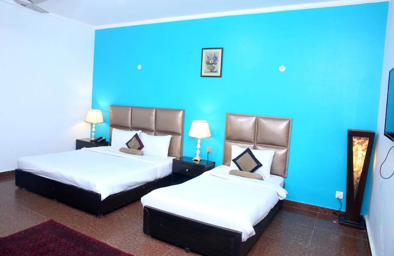 Premier Inn Mall Лахор Екстер'єр фото