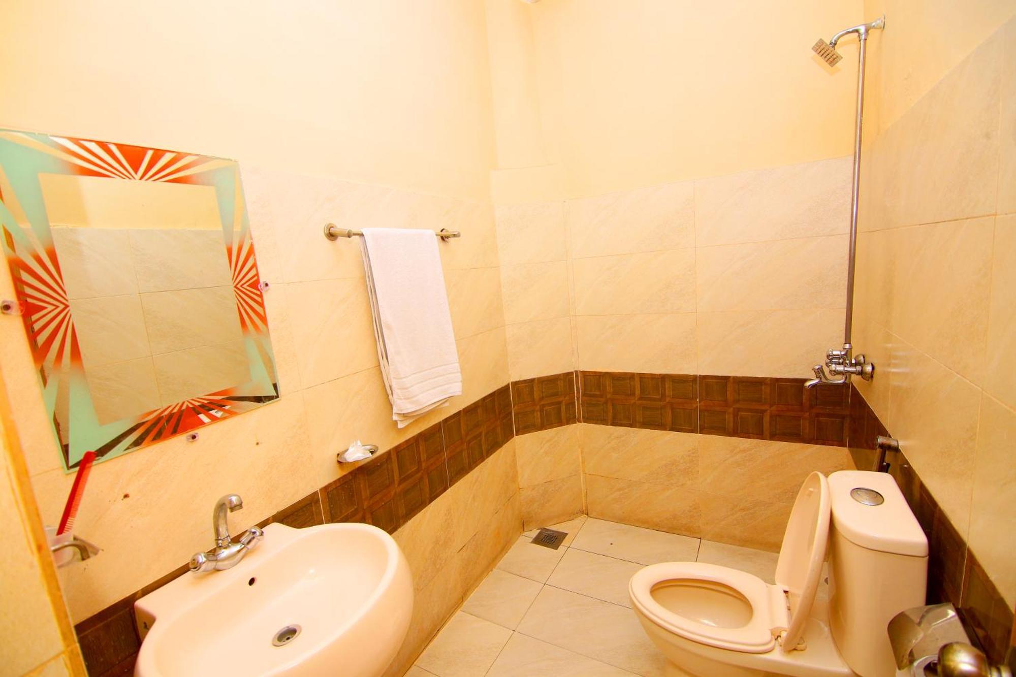 Premier Inn Mall Лахор Екстер'єр фото