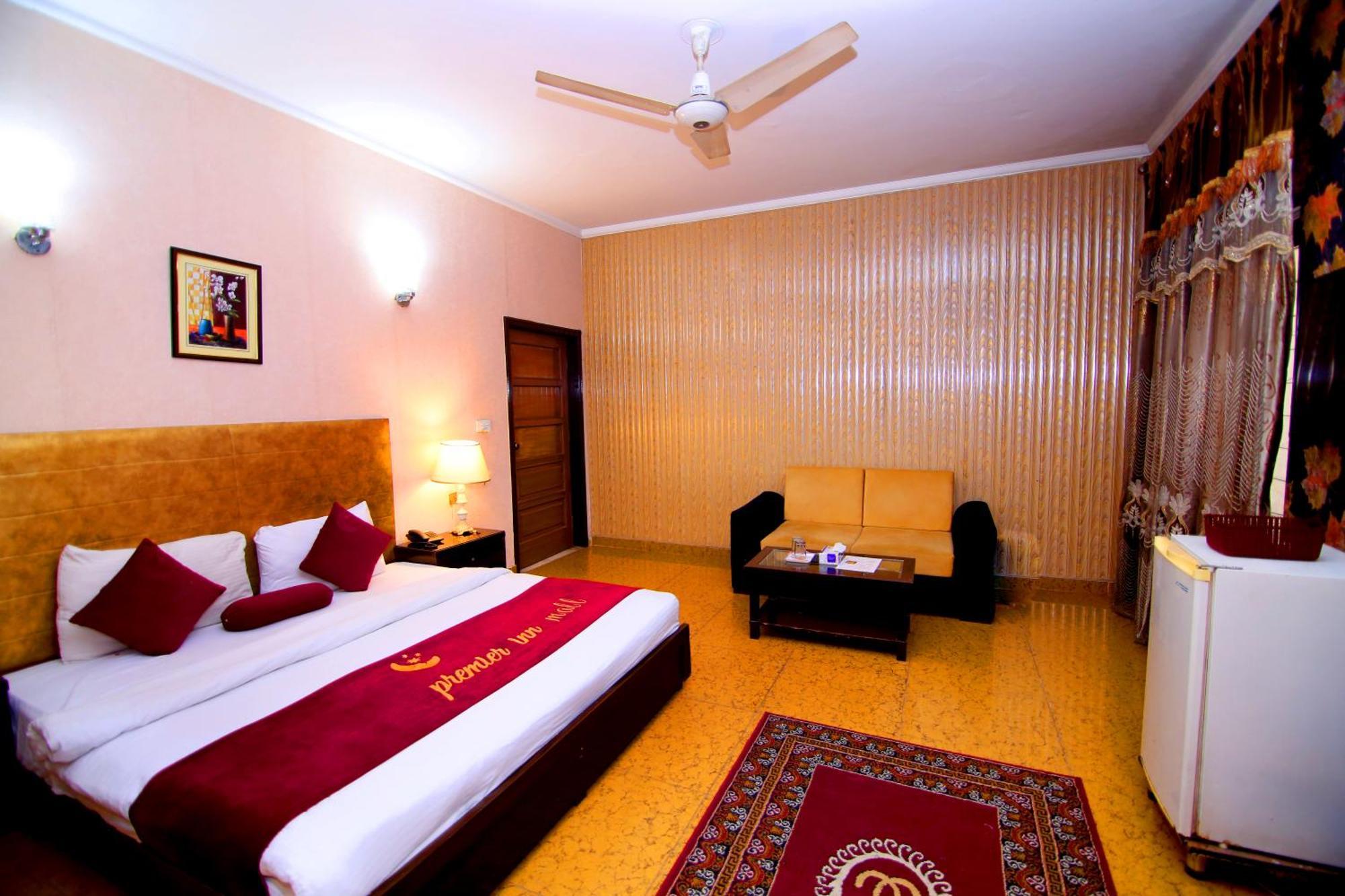 Premier Inn Mall Лахор Екстер'єр фото