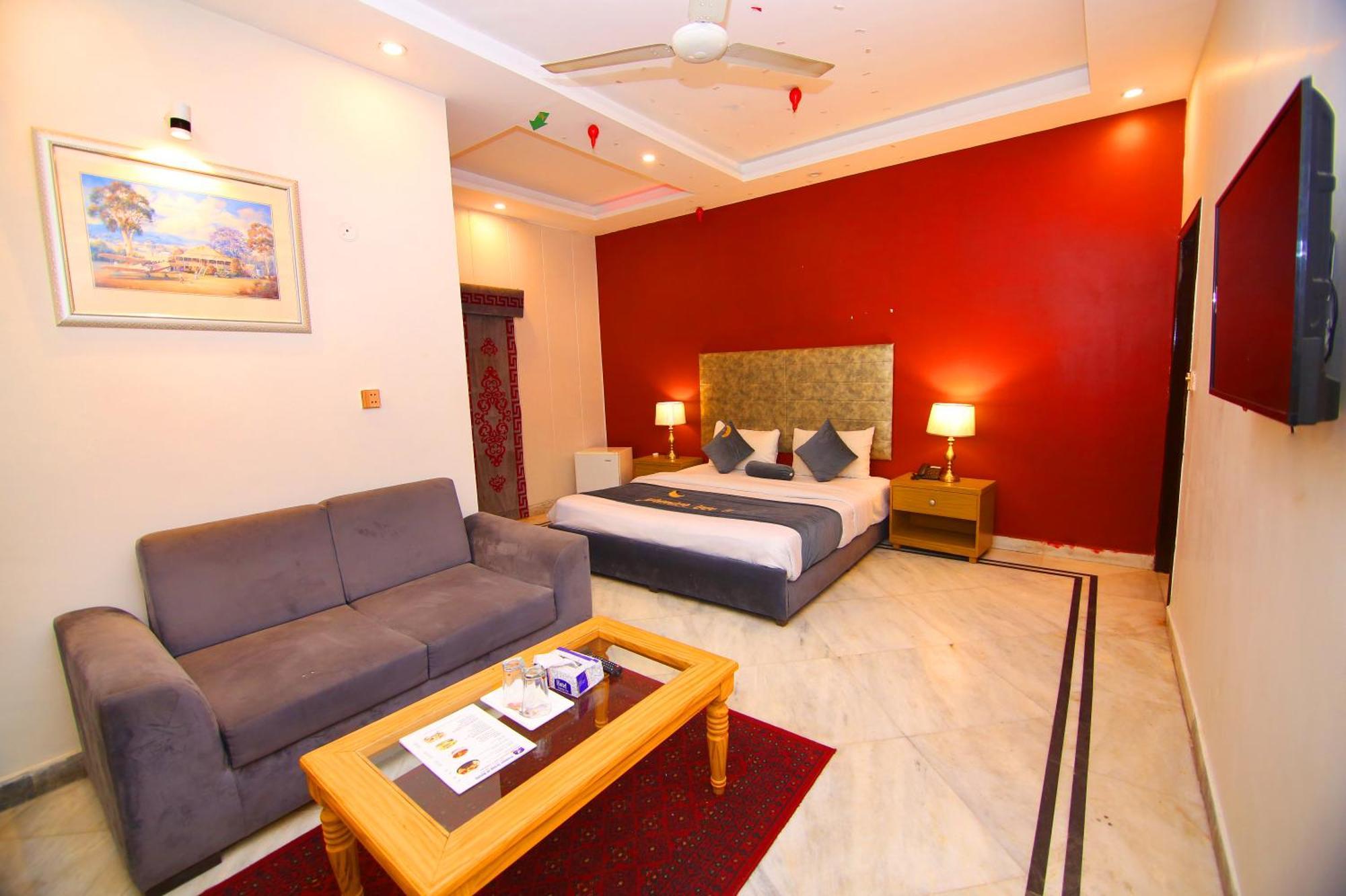 Premier Inn Mall Лахор Екстер'єр фото