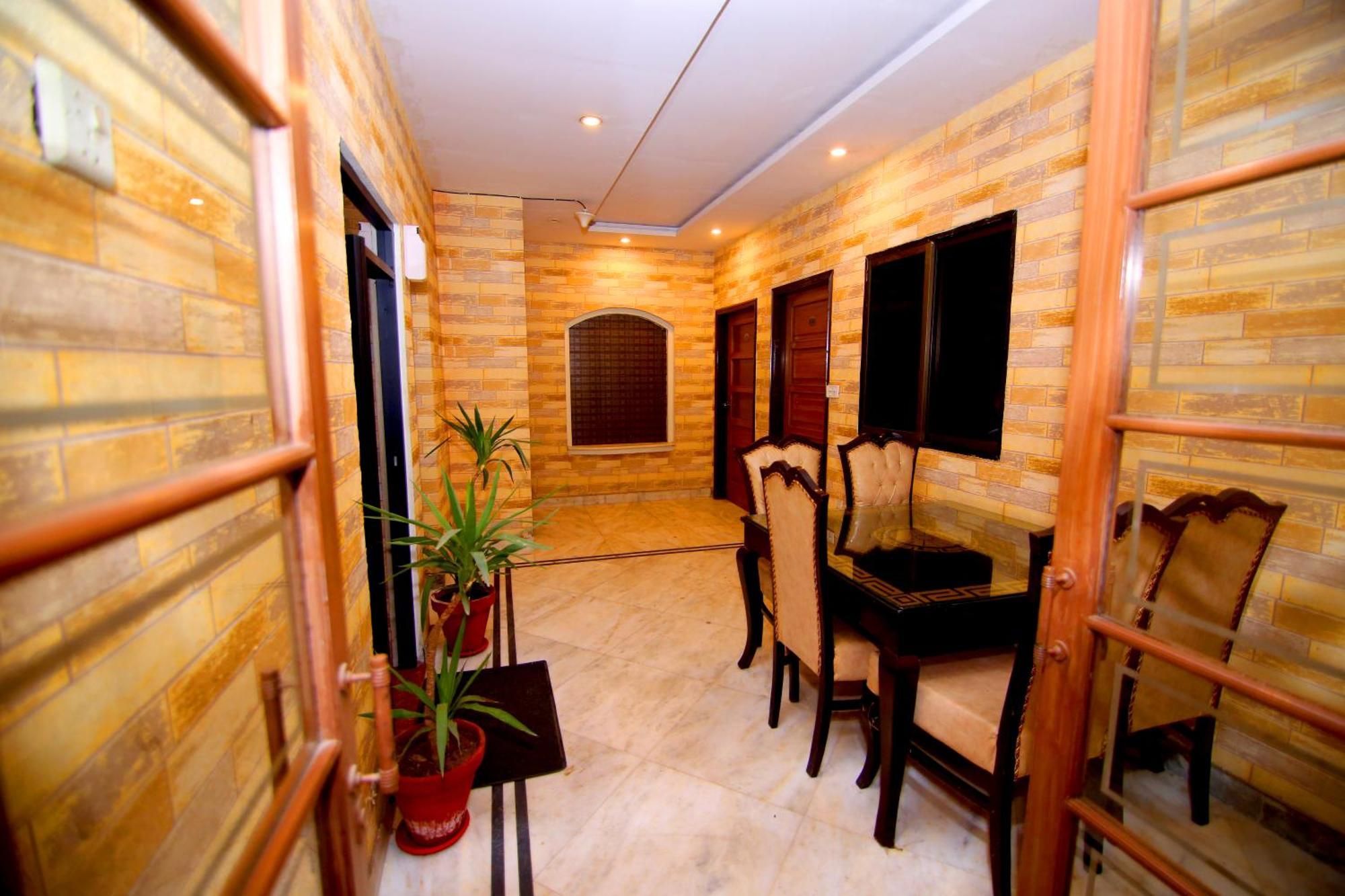Premier Inn Mall Лахор Екстер'єр фото