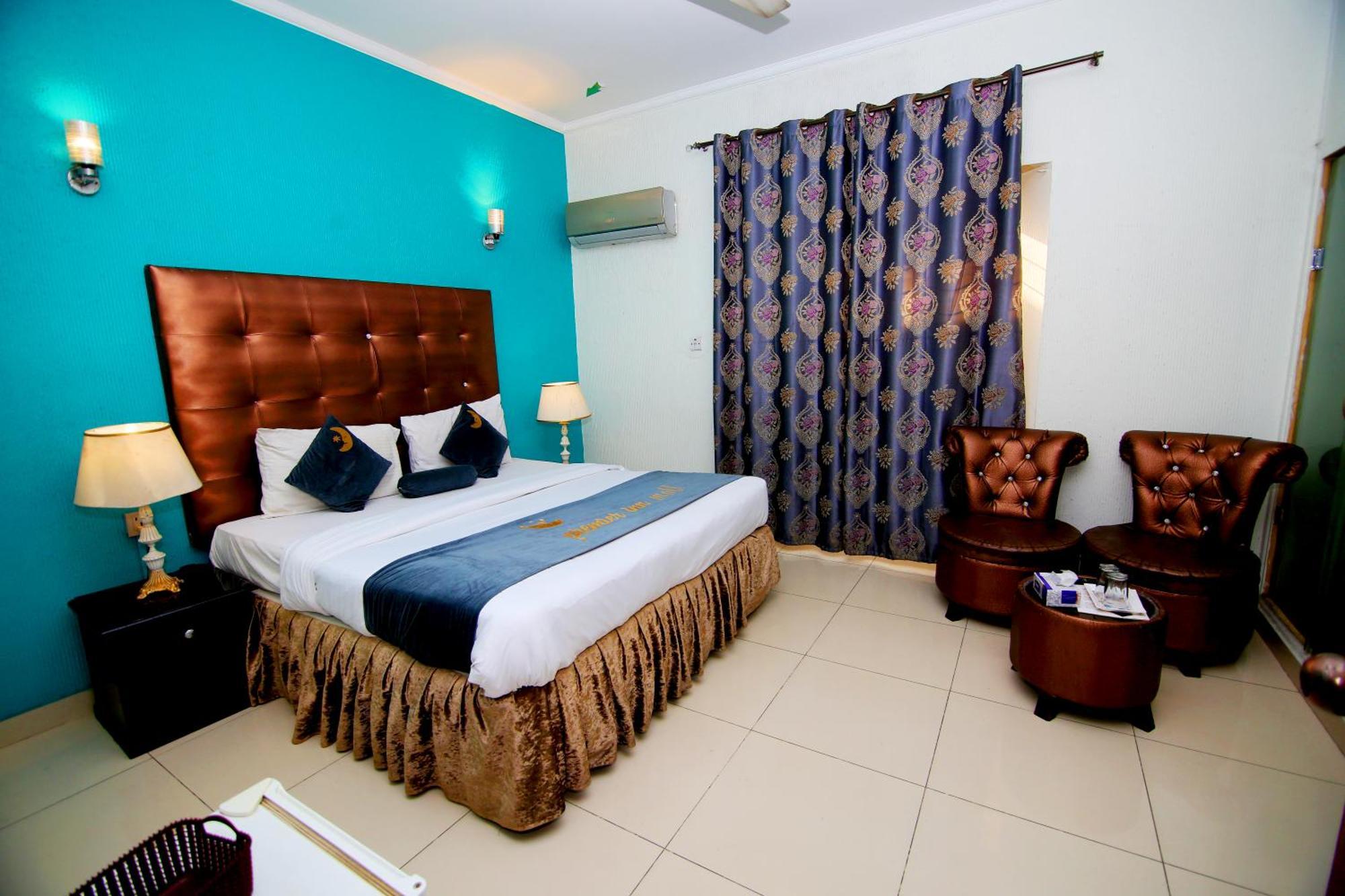 Premier Inn Mall Лахор Екстер'єр фото