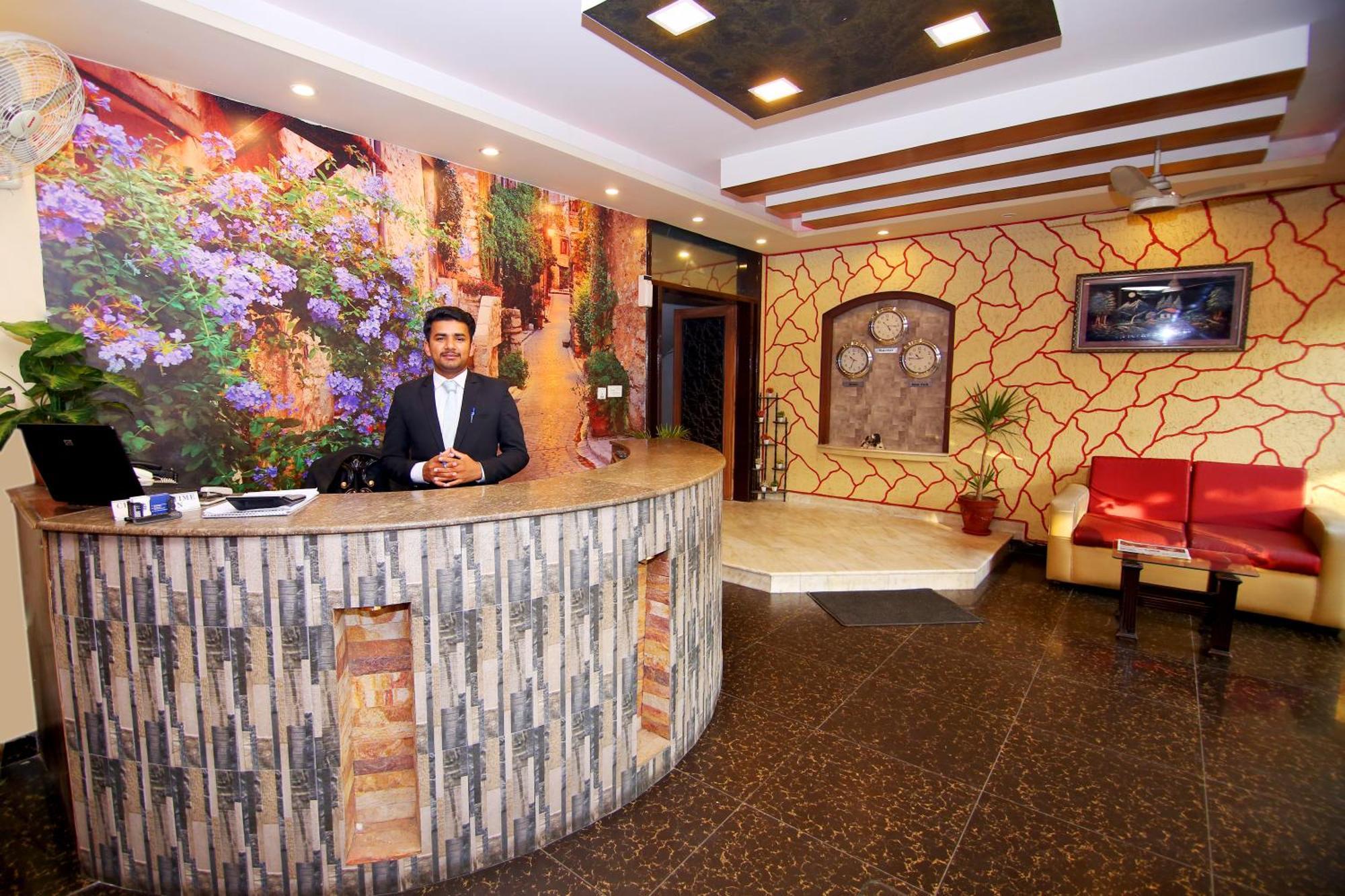 Premier Inn Mall Лахор Екстер'єр фото